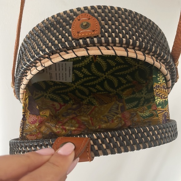 100% Rattan Purse with Leather strap - Picture 4 of 5